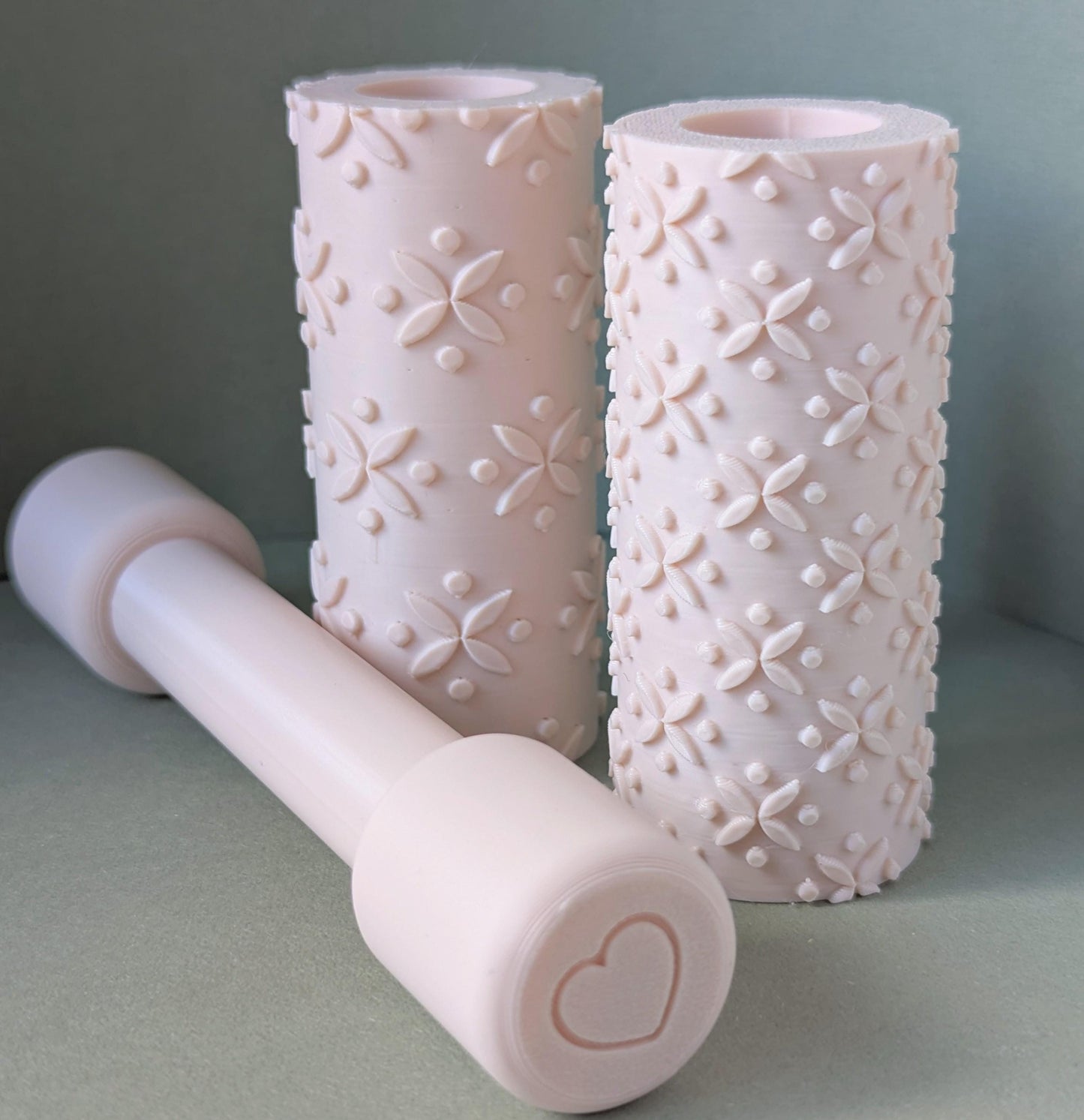 Retro flower dot seamless pattern polymer clay hand roller embossing set