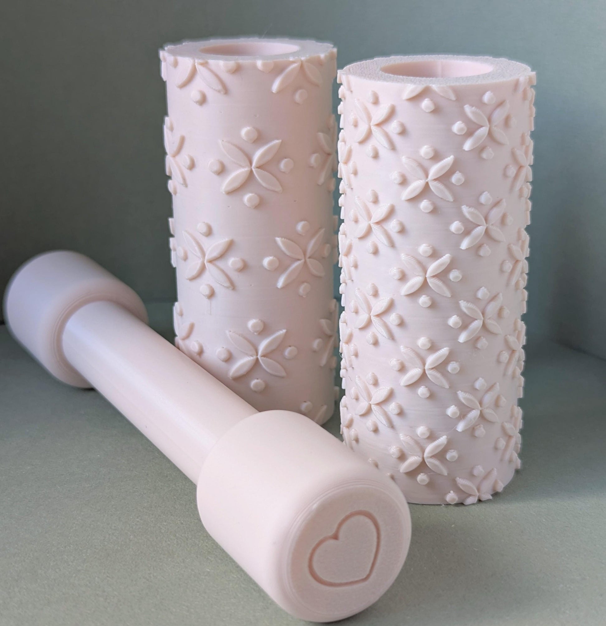 Retro flower dot seamless pattern polymer clay hand roller embossing set