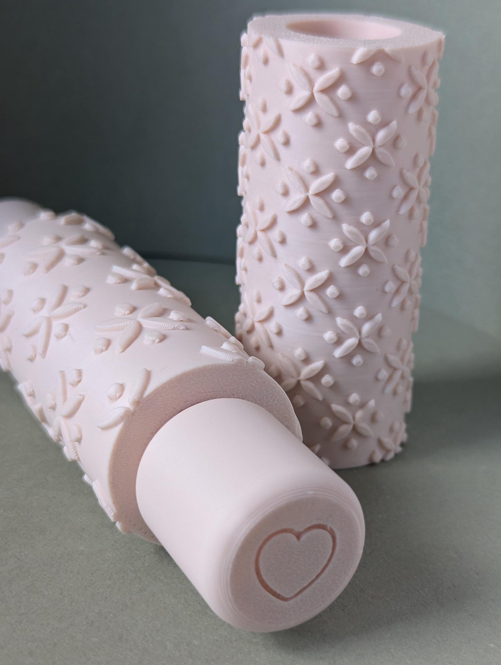 Retro flower dot seamless pattern polymer clay hand roller embossing set