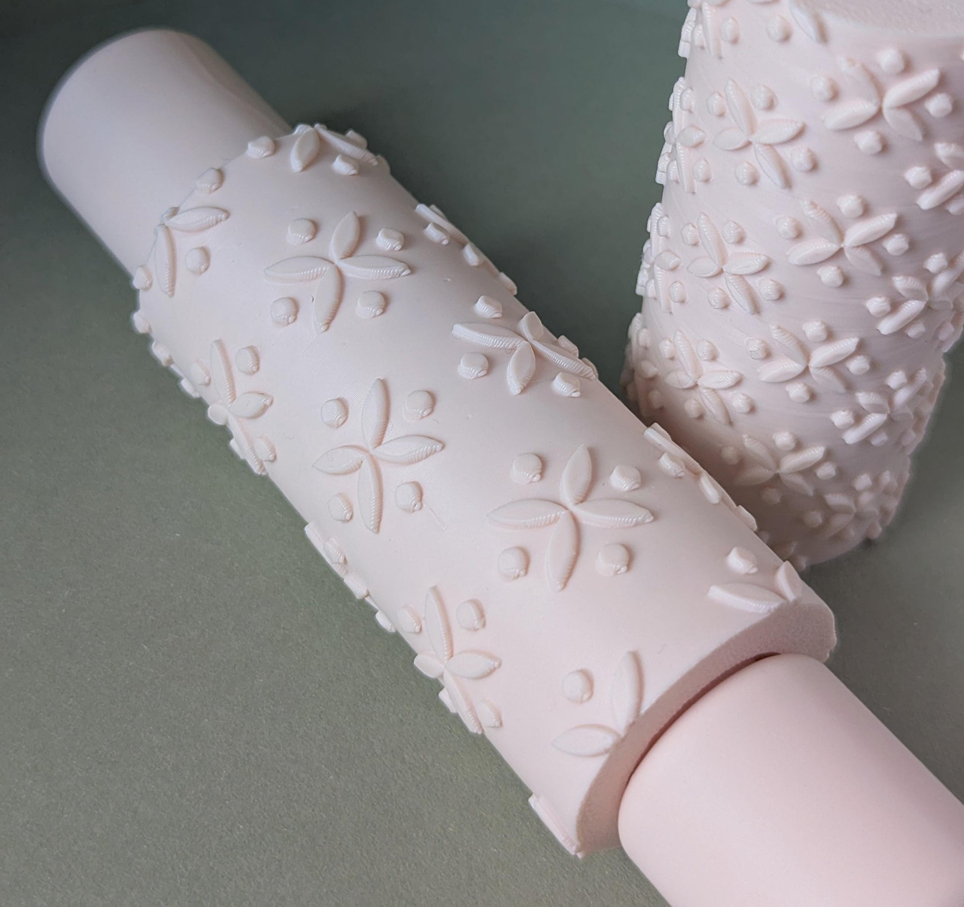 Retro flower dot seamless pattern polymer clay hand roller embossing set