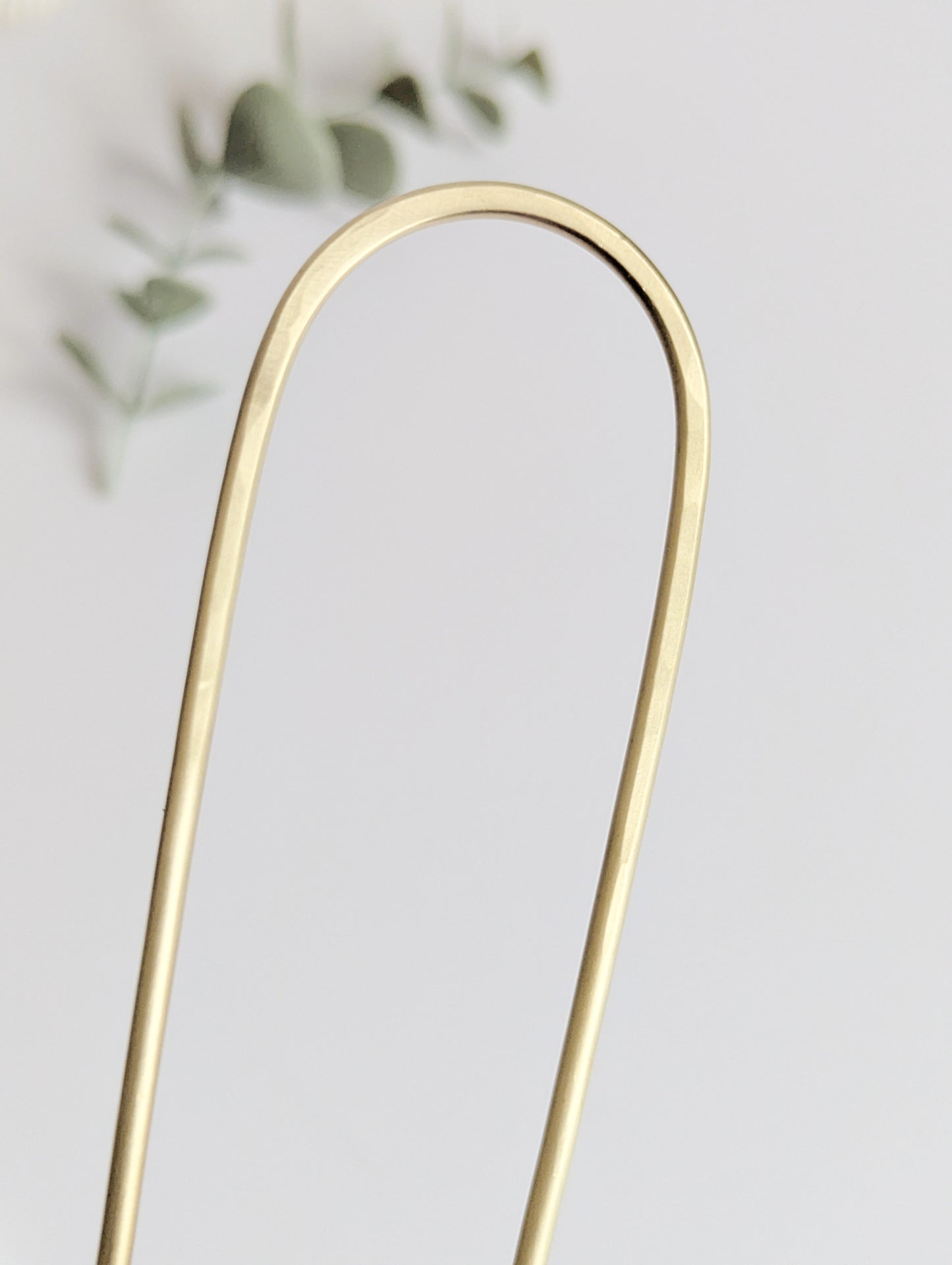 Brushed brass gold round pin hair fork - close up of flattened top round loop