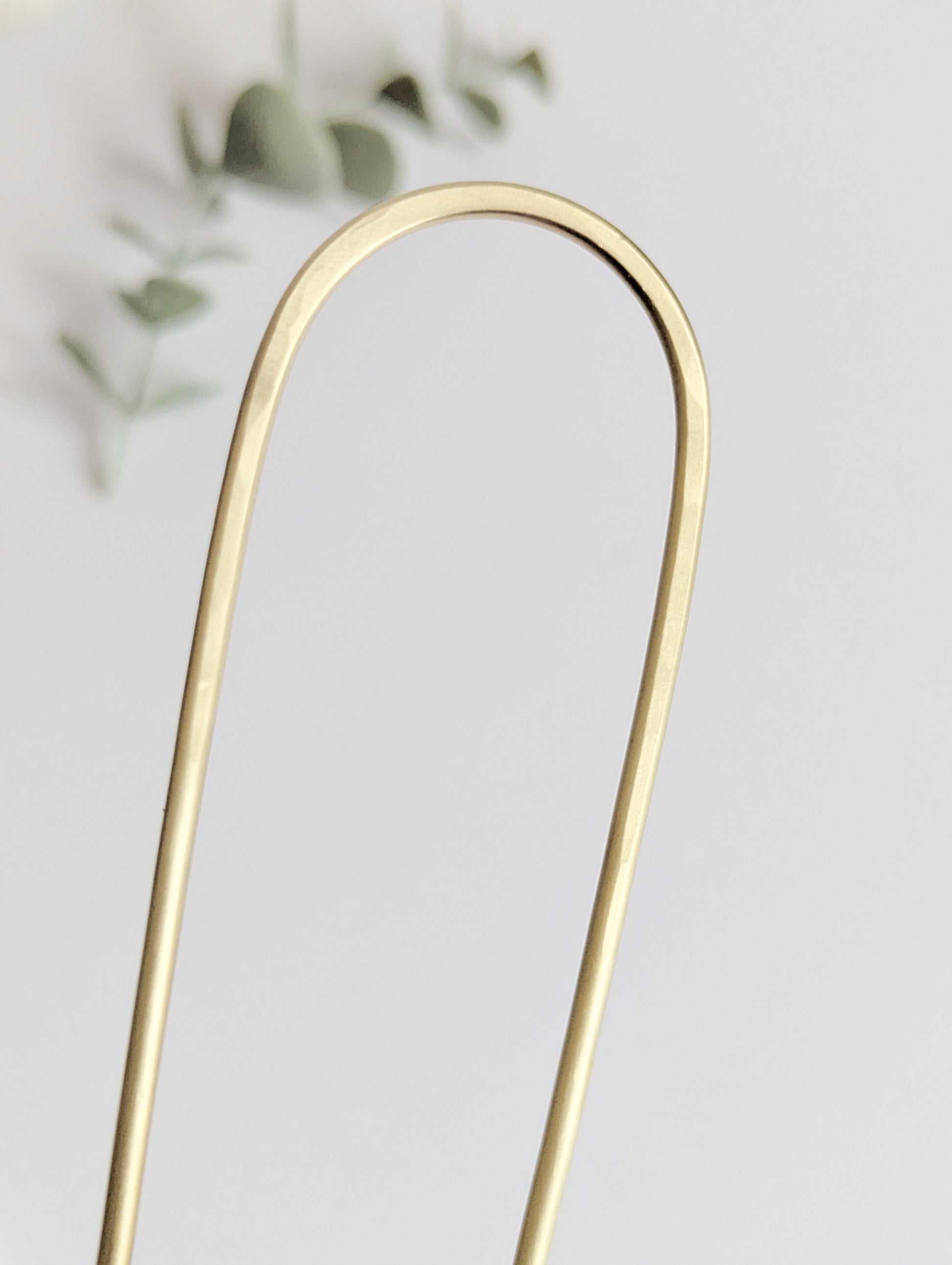 Brushed brass gold round pin hair fork - close up of flattened top round loop