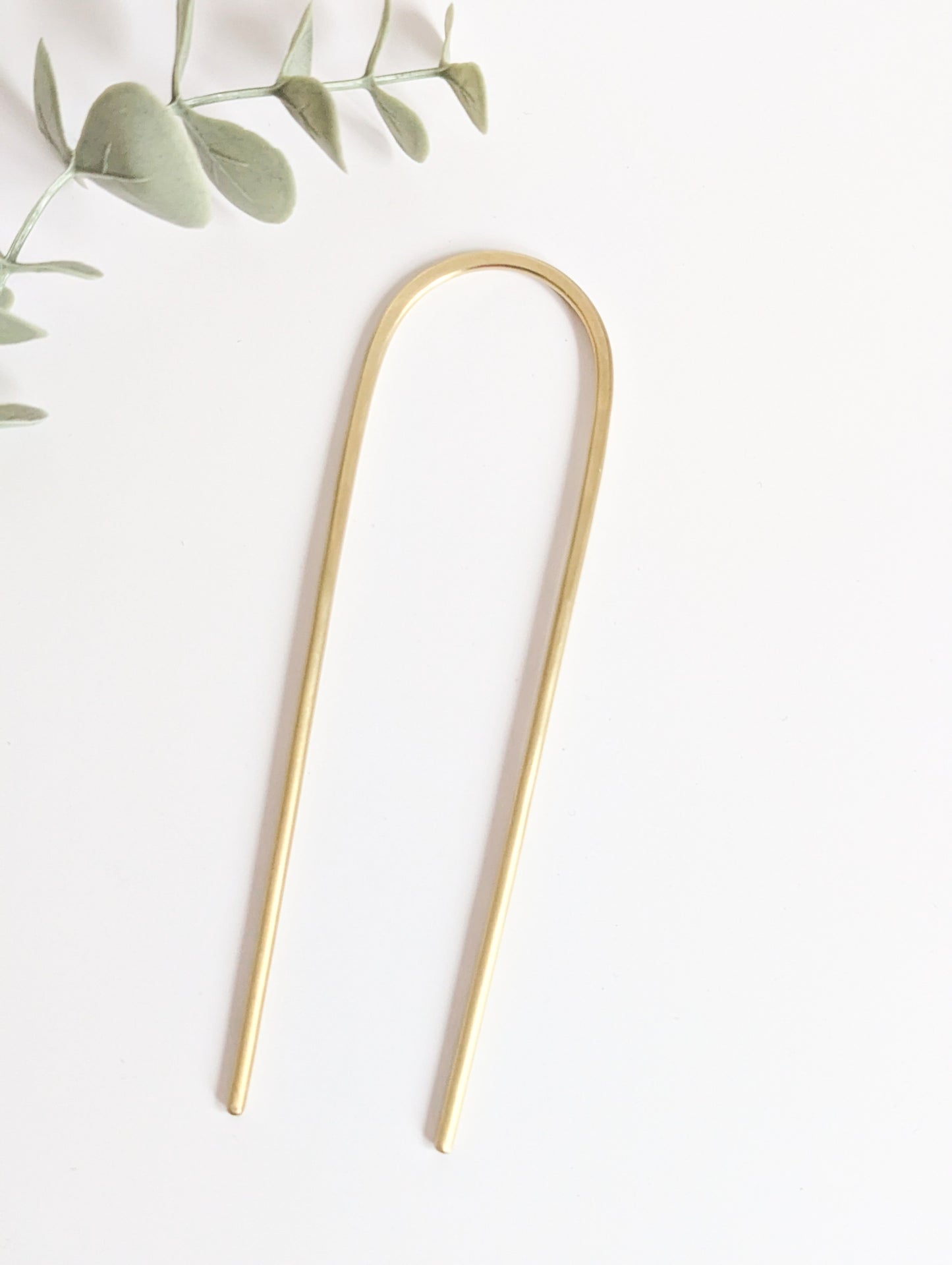 Brushed brass gold round pin hair fork