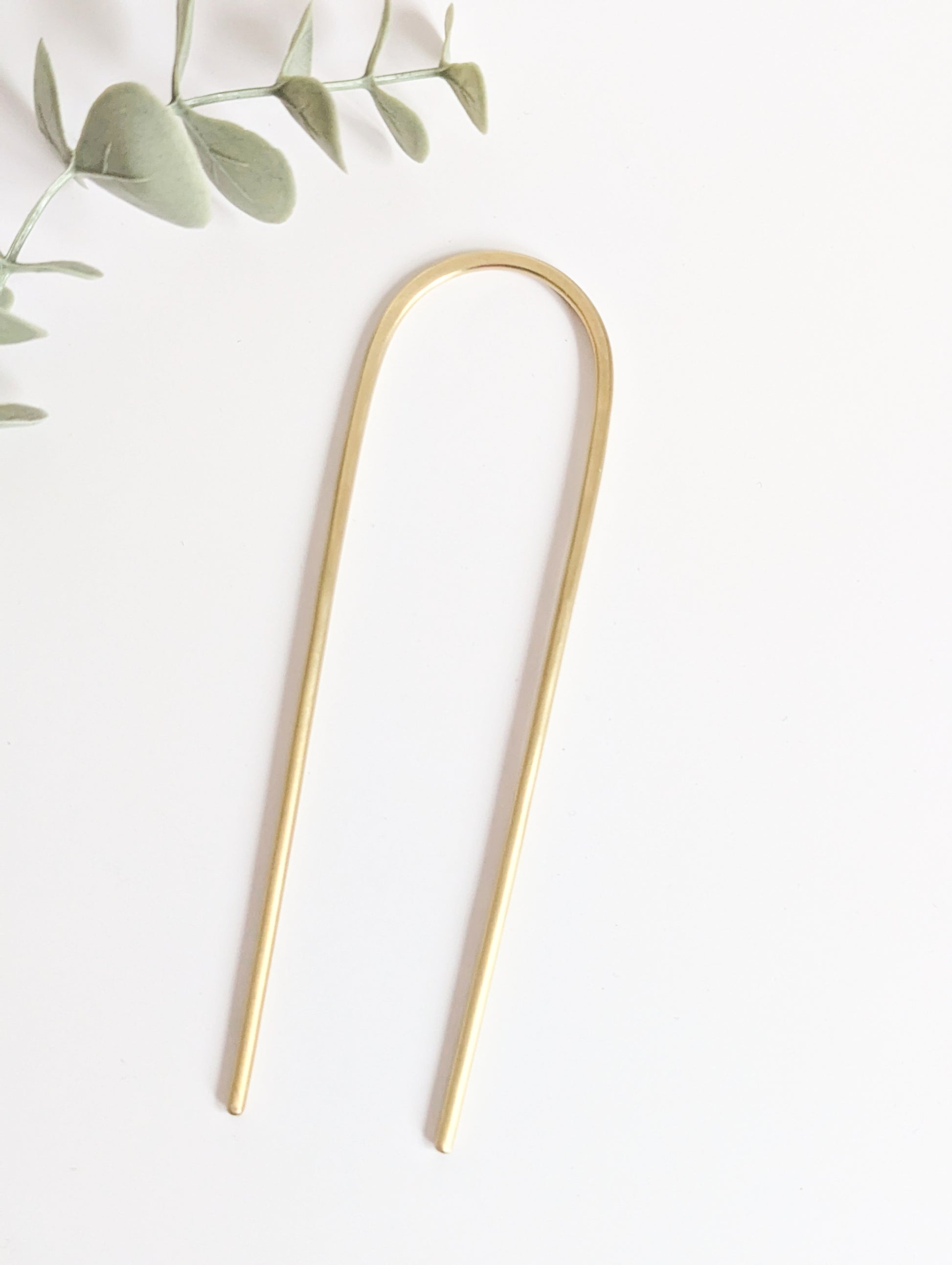 Brushed brass gold round pin hair fork