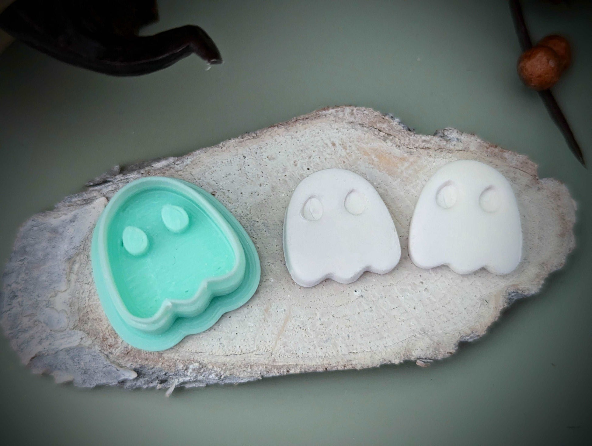 Spooky eyes ghost stud or dangle earrings for Halloween - Polymer clay cutter