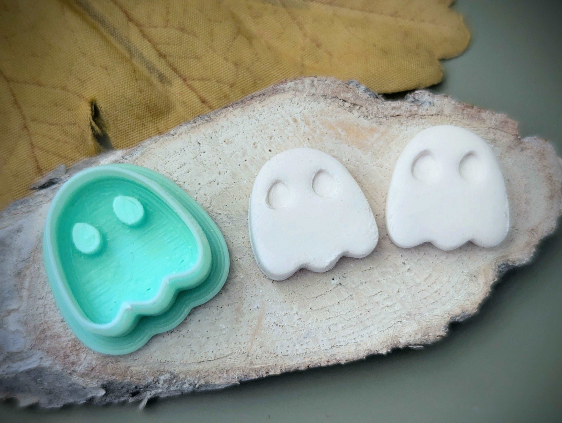 Spooky eyes ghost stud or dangle earrings for Halloween - Polymer clay cutter