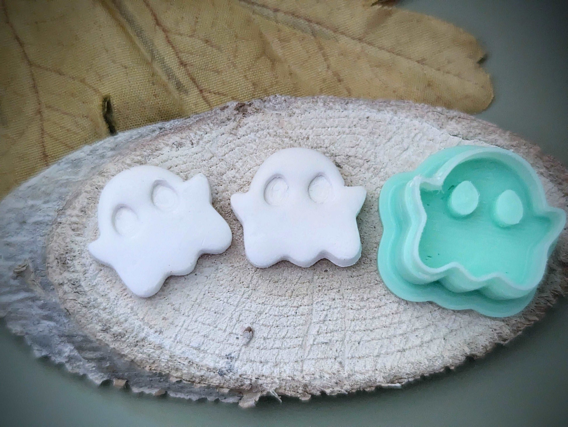 Spooky hug ghost stud or dangle earrings for Halloween - Polymer clay cutter