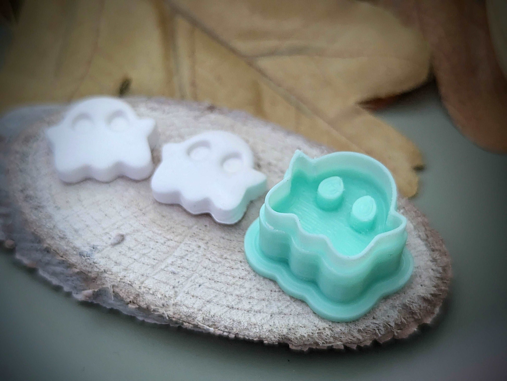 Spooky hug ghost stud or dangle earrings for Halloween - Polymer clay cutter