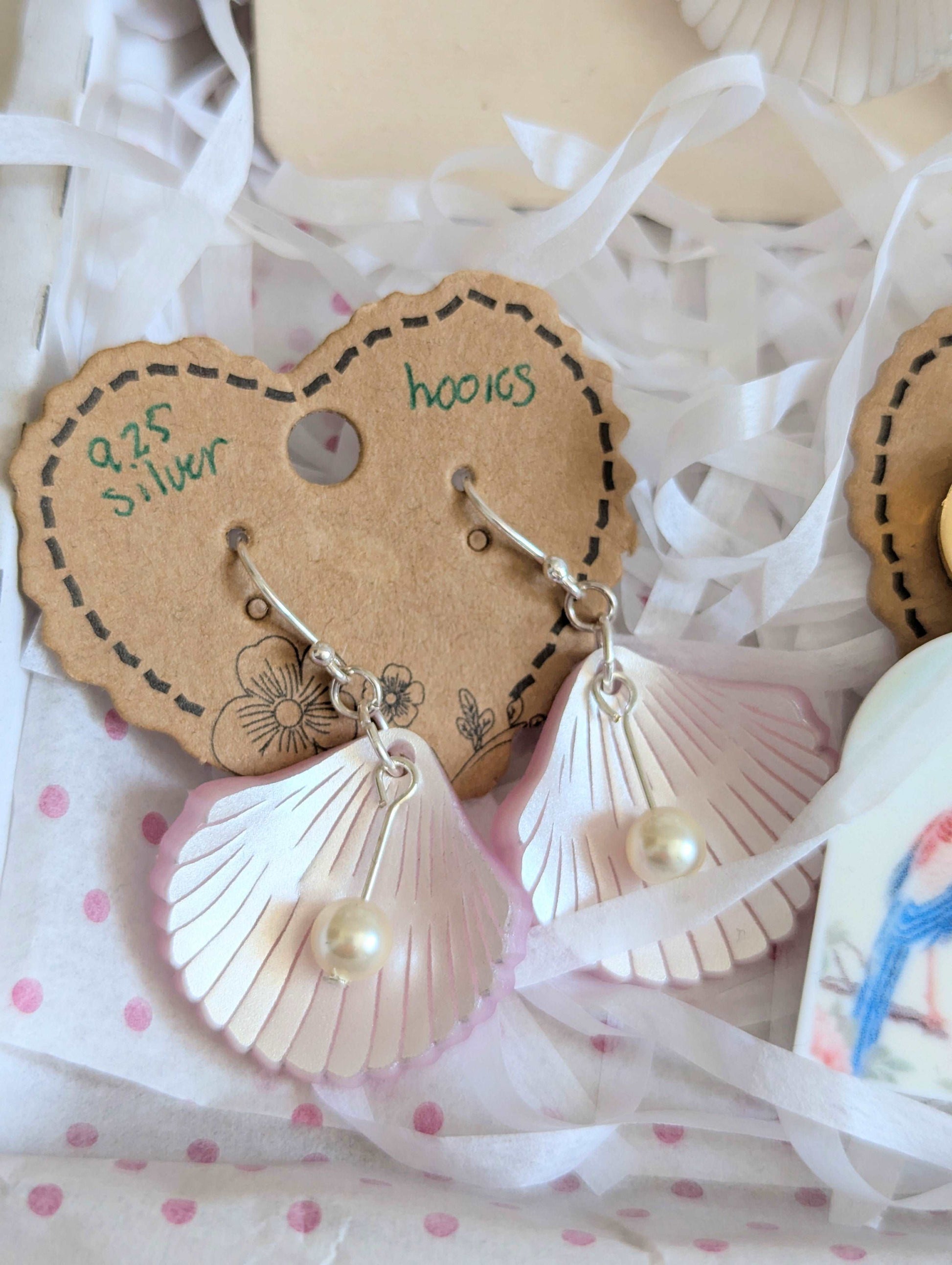 Summer Shell themed acrylic jewellery gift box - necklace, 925 Sterling silver dangle shell earrings, set includes; acrylic necklace, sterling hook dangle earrings and studs