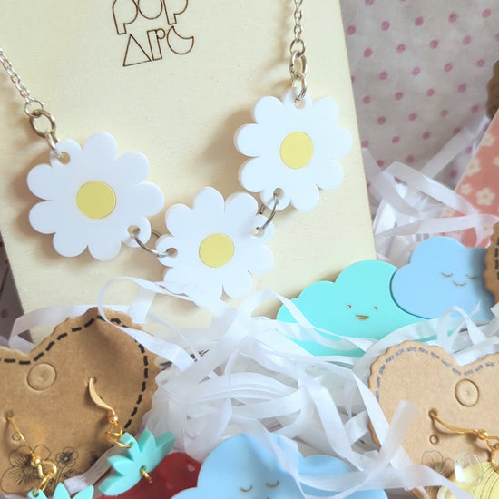 Summer Daisy themed acrylic jewellery gift box, set includes; acrylic necklace, dangle earrings, studs and kawaii cloud brooches