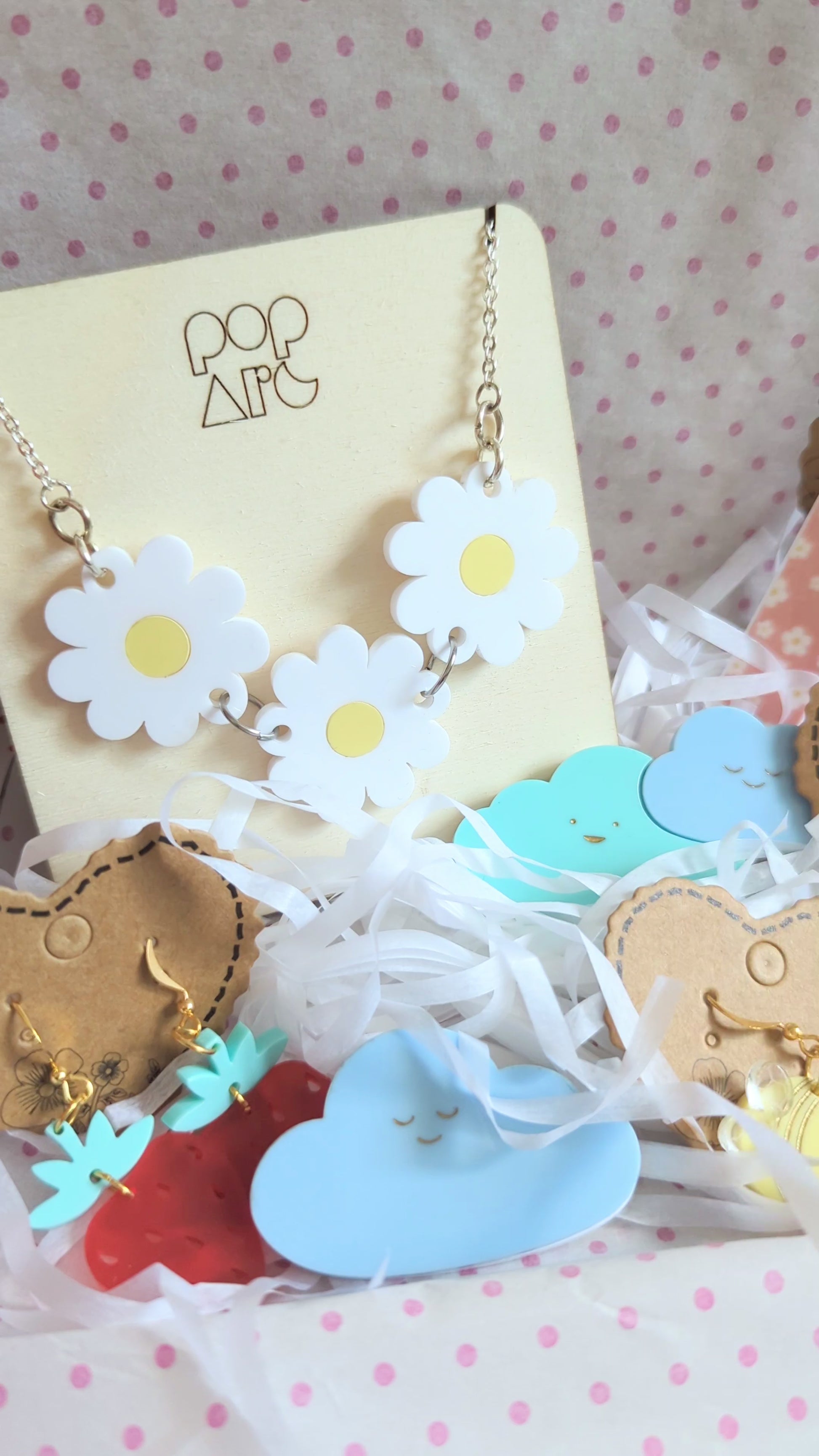 Summer Daisy themed acrylic jewellery gift box, set includes; acrylic necklace, dangle earrings, studs and kawaii cloud brooches