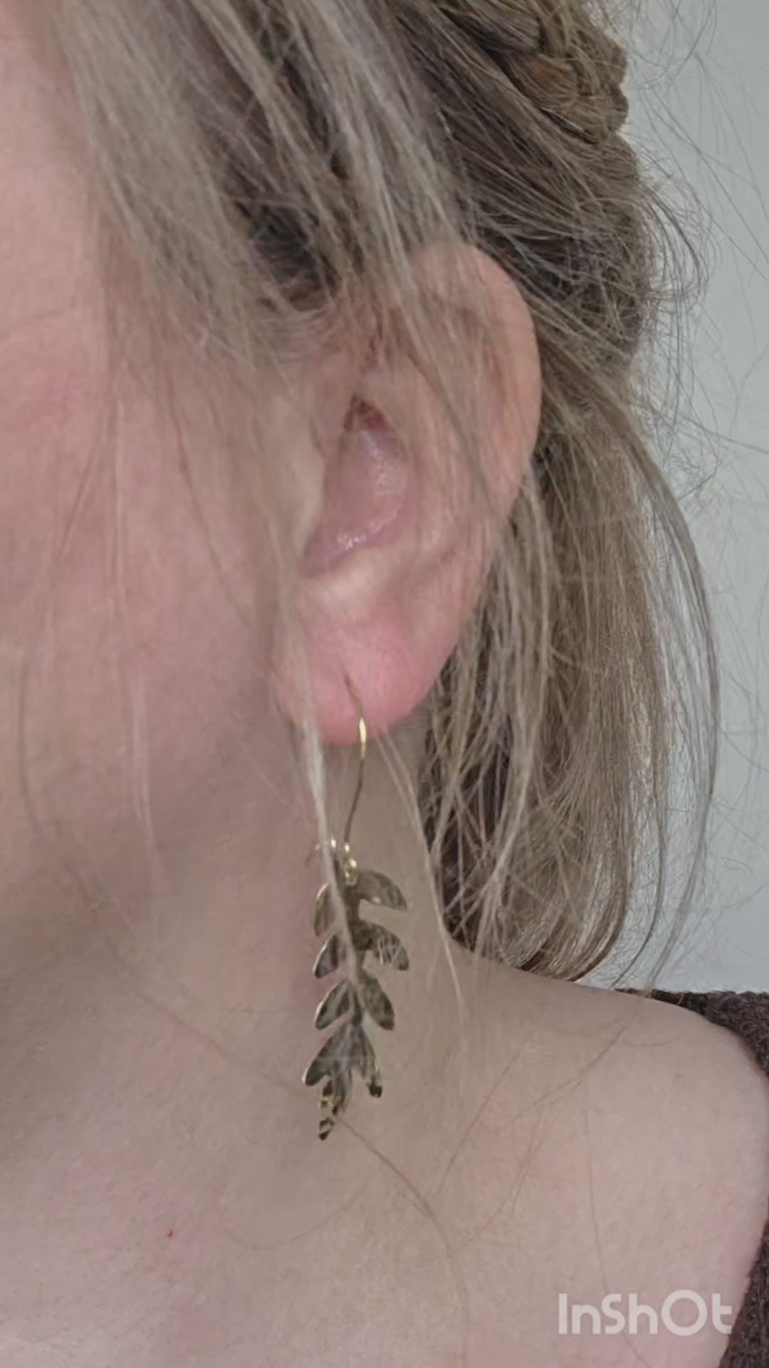 Hammered leaf gold brass dangle earrings | Wedding laurel jewellery